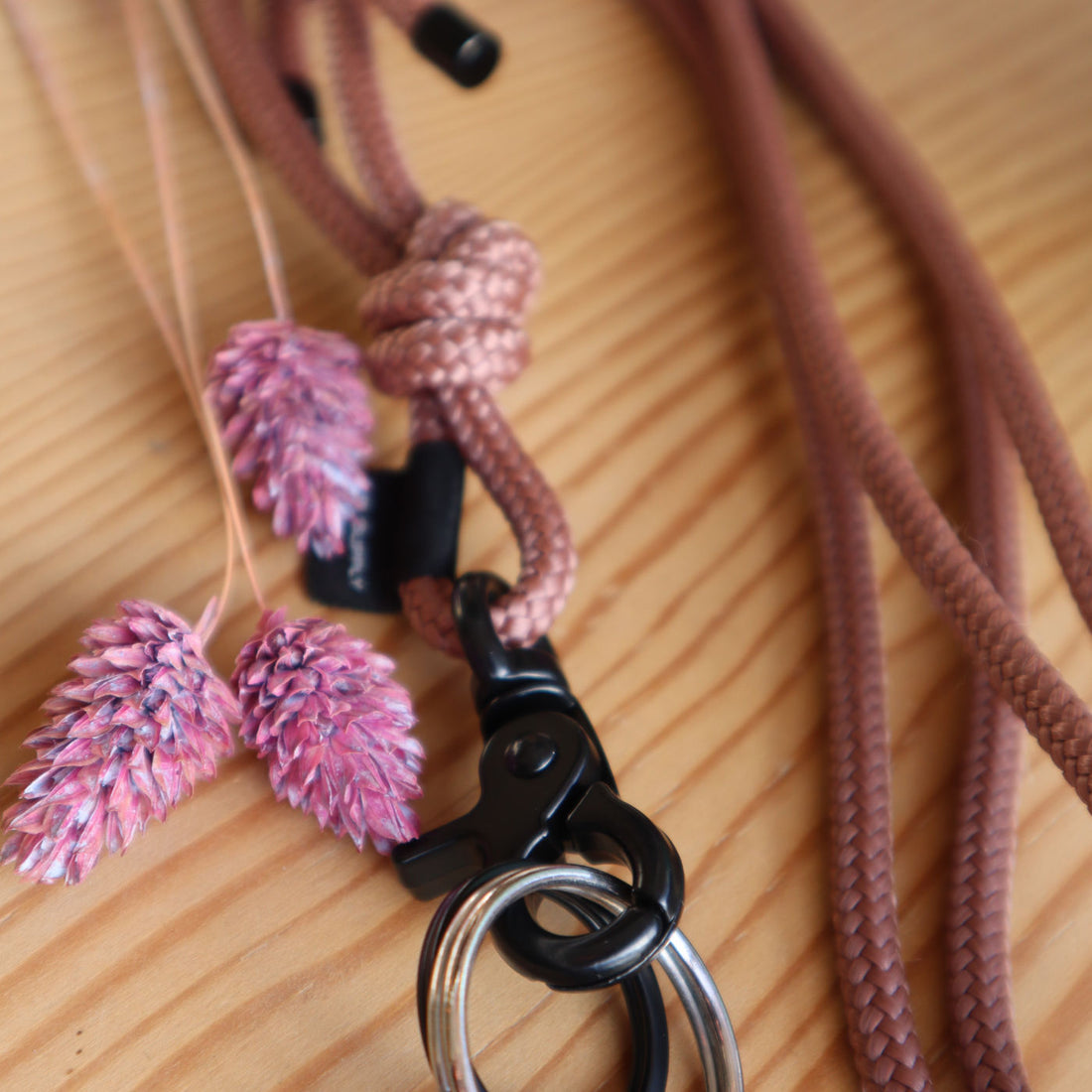 Dusty Rose KeyChain - handmade Schlüsselband in dunkel rosa