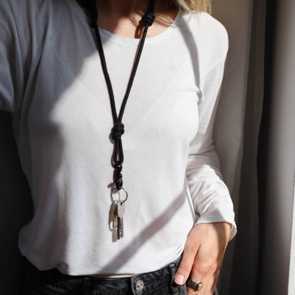 
                  
                    All Black KeyChain - handmade Schlüsselband in schwarz - Lei Supply
                  
                