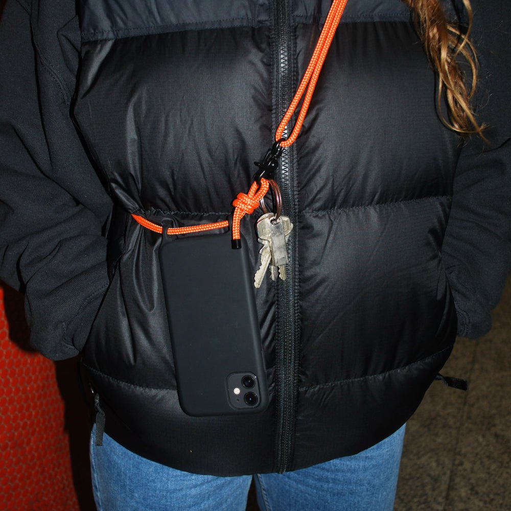 
                  
                    Black Case - Handyhülle in Schwarz mit Silikonösen - Lei Supply
                  
                