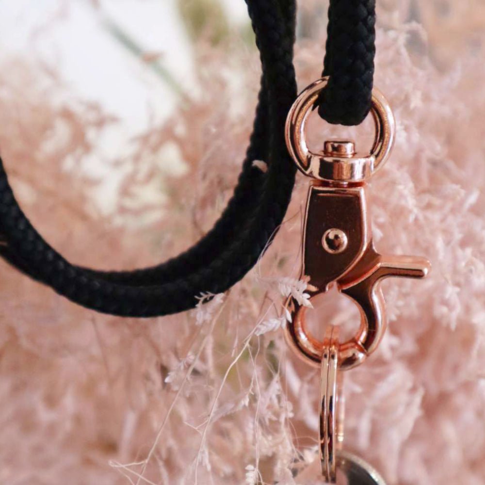 Black Rose KeyChain - handmade Schlüsselband in schwarz rosé gold - Lei Supply