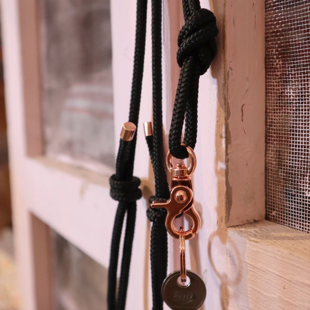 Black Rose KeyChain - handmade Schlüsselband in schwarz rosé gold - Lei Supply