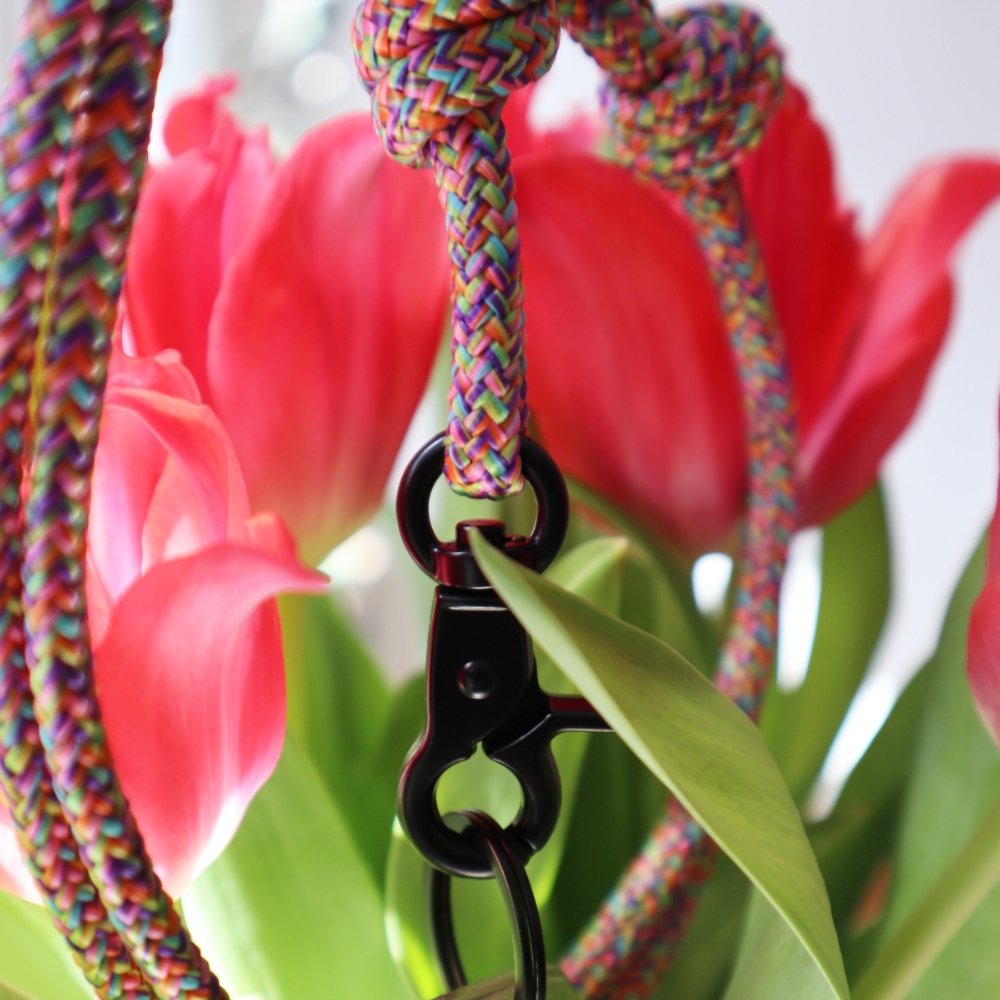 
                  
                    Flower Bomb KeyChain - handmade Schlüsselband in bunt - Lei Supply
                  
                