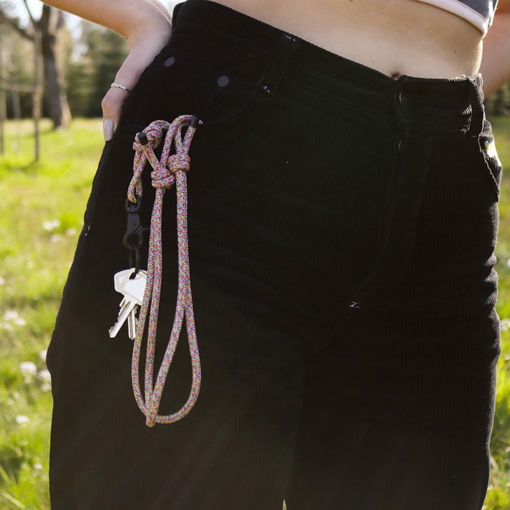 
                  
                    Flower Bomb KeyChain - handmade Schlüsselband in bunt - Lei Supply
                  
                