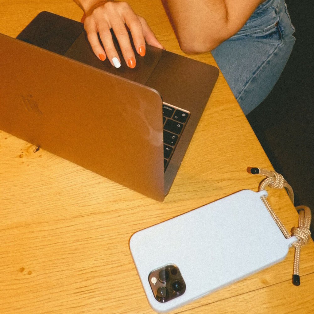 Light Blue Case - Handyhülle in hellblau mit Silikonösen - Lei Supply